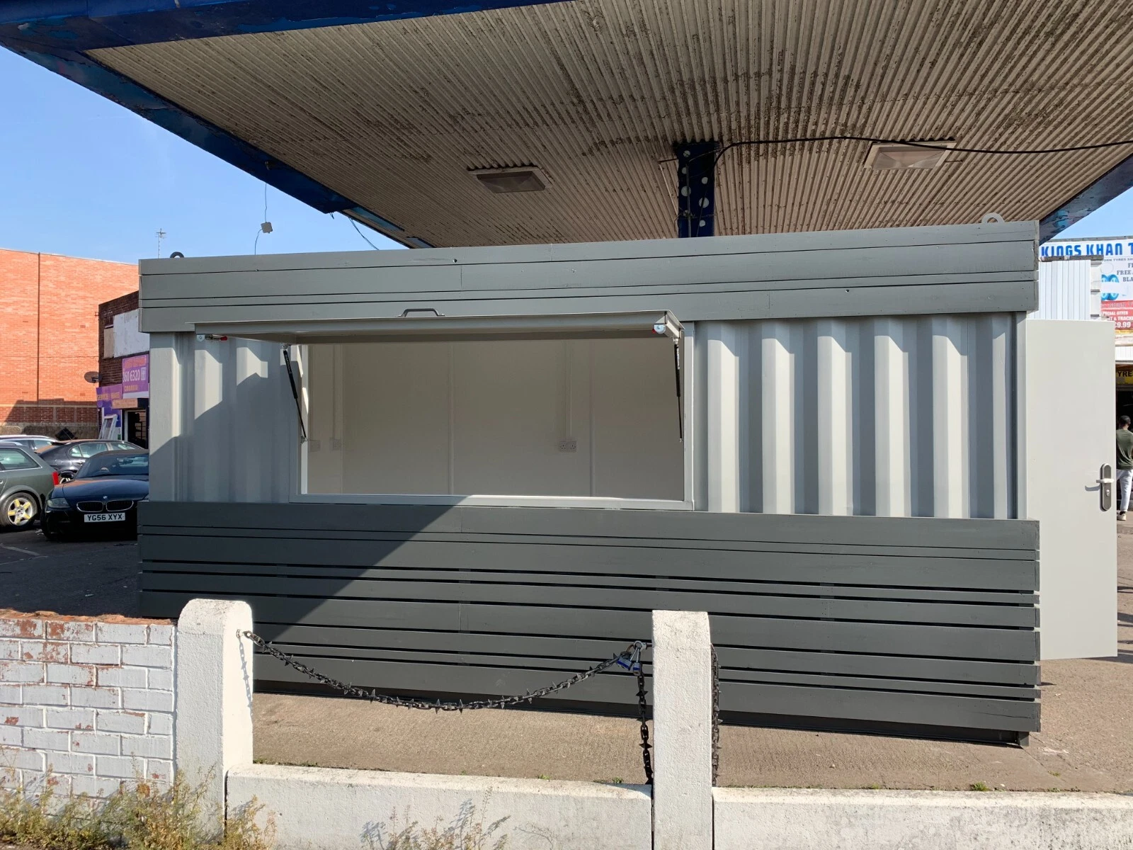 16ft x 8ft Piston Serving Hatch Shipping Container