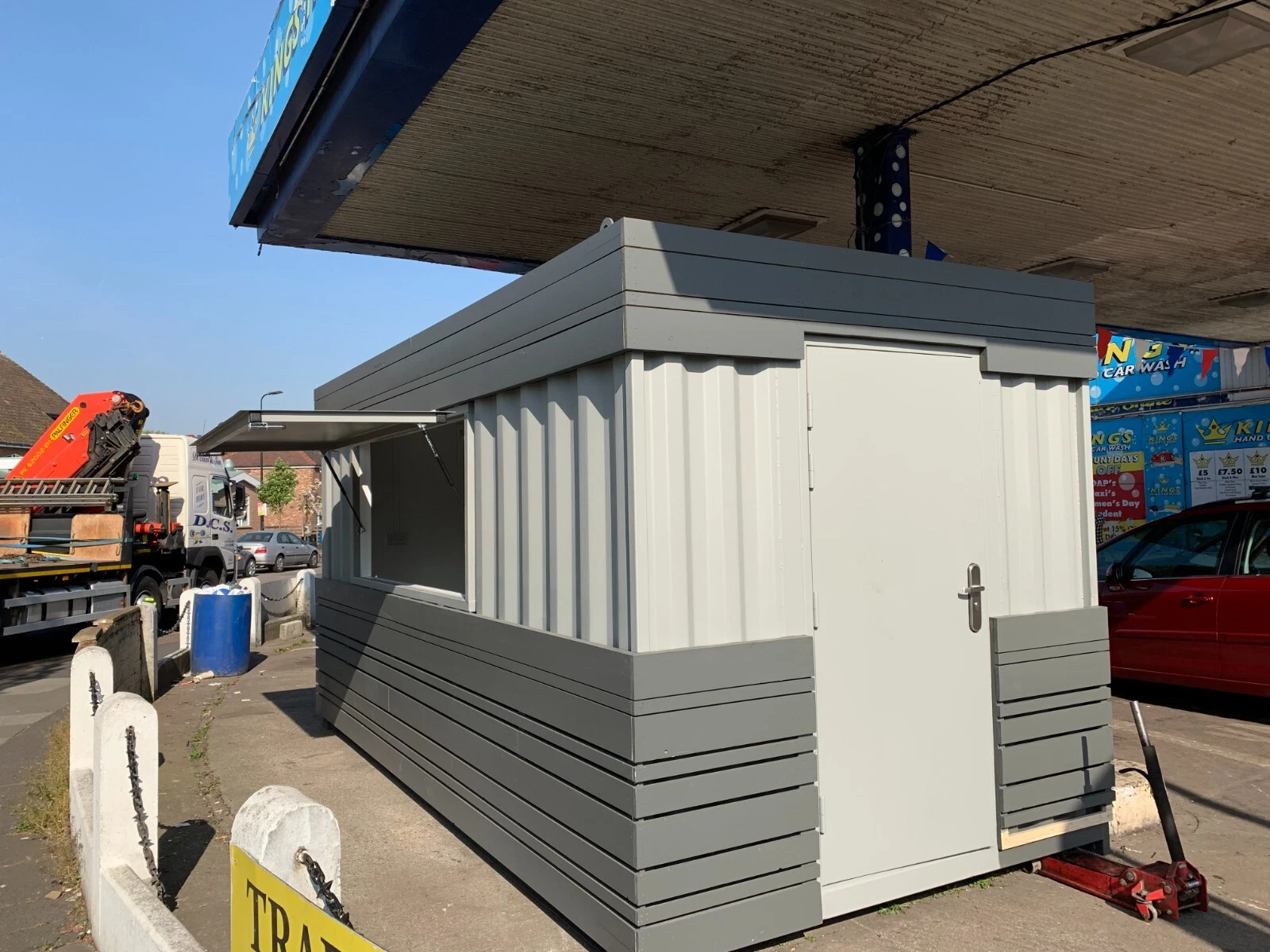 16ft x 8ft Piston Serving Hatch Shipping Container