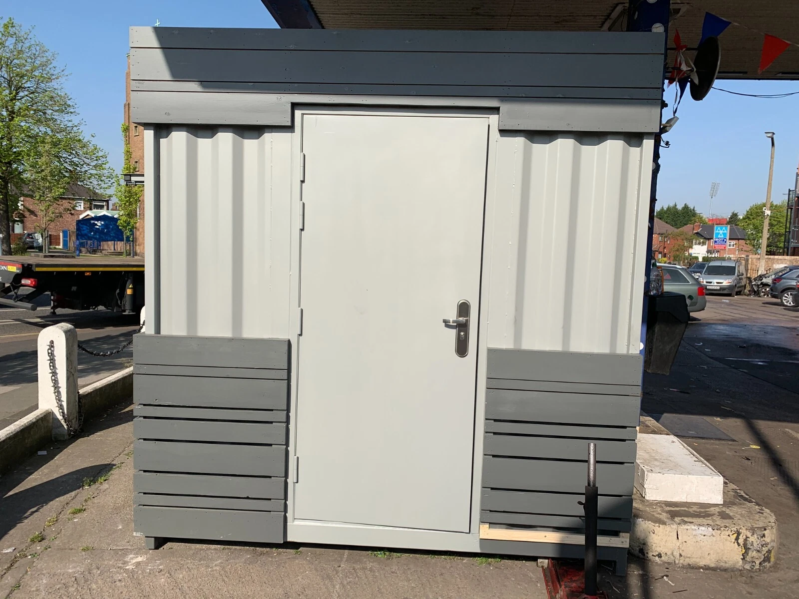 16ft x 8ft Piston Serving Hatch Shipping Container