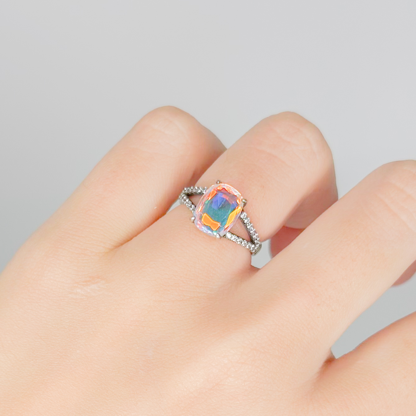 Anillo oval tornasol