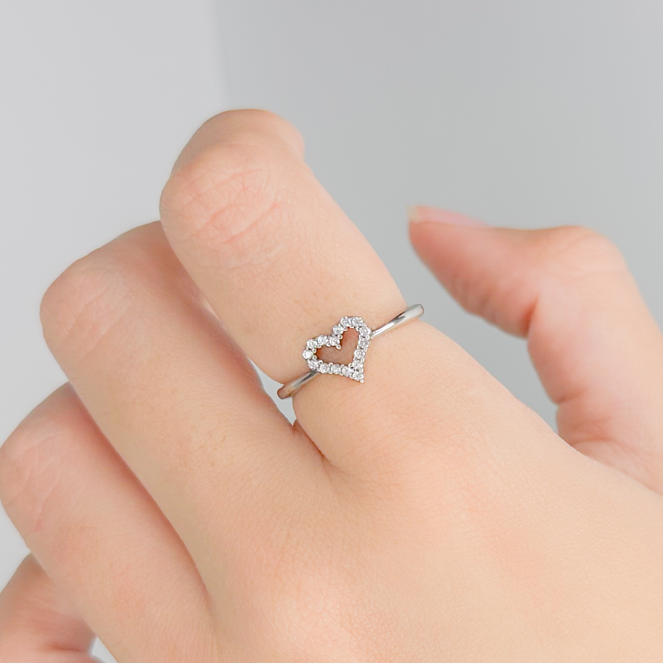 Anillo silueta con circonia