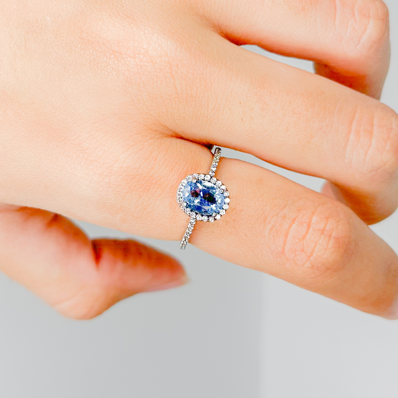 Anillo aguamarina oval