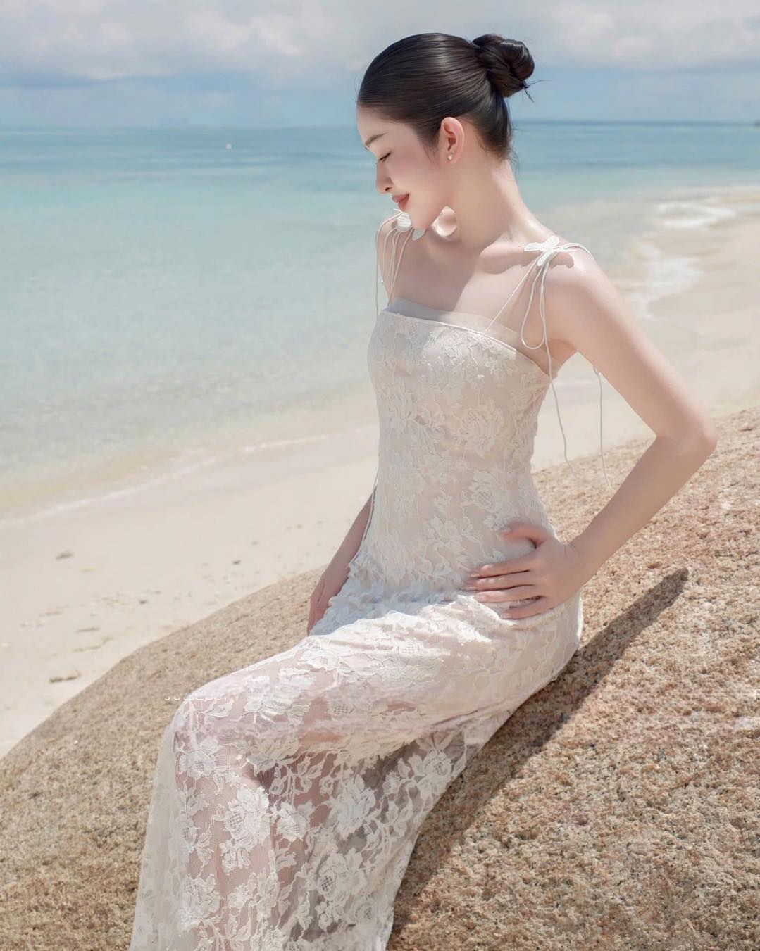 Elegant Lace Evening Dress