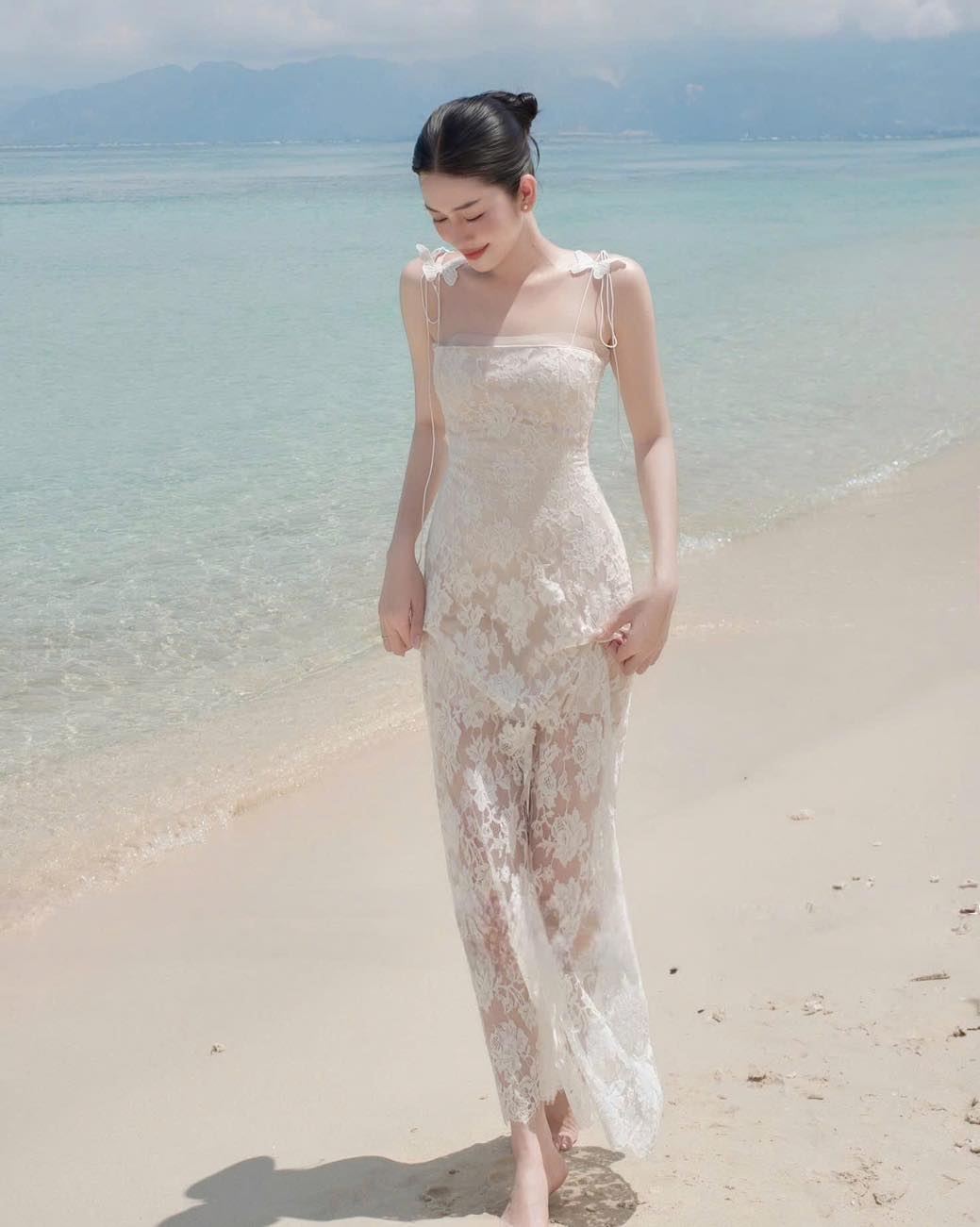 Elegant Lace Evening Dress