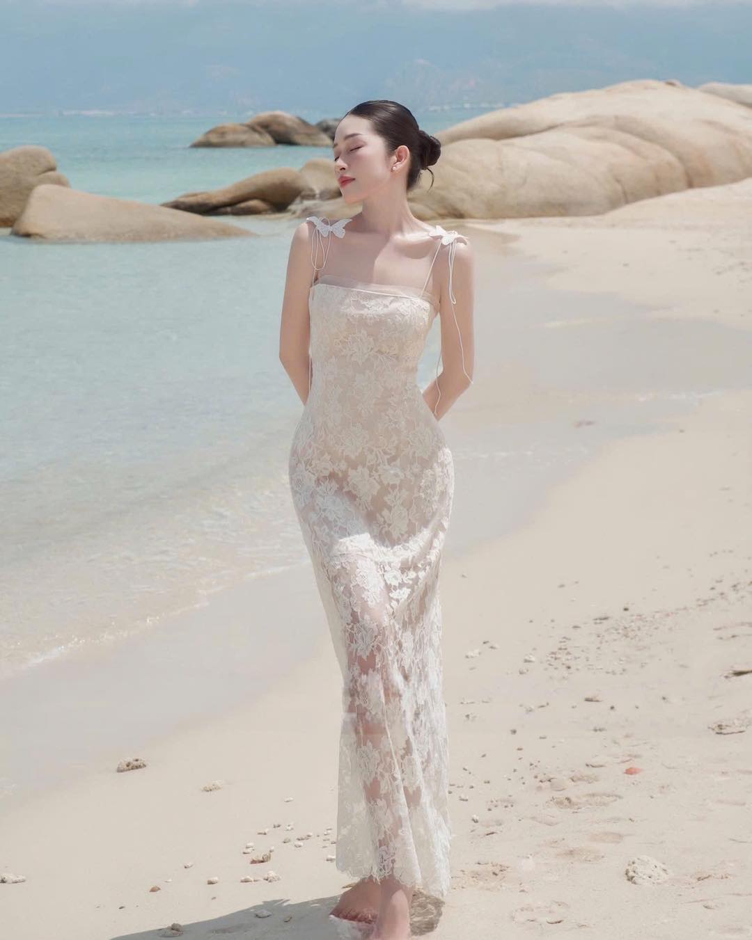 Elegant Lace Evening Dress