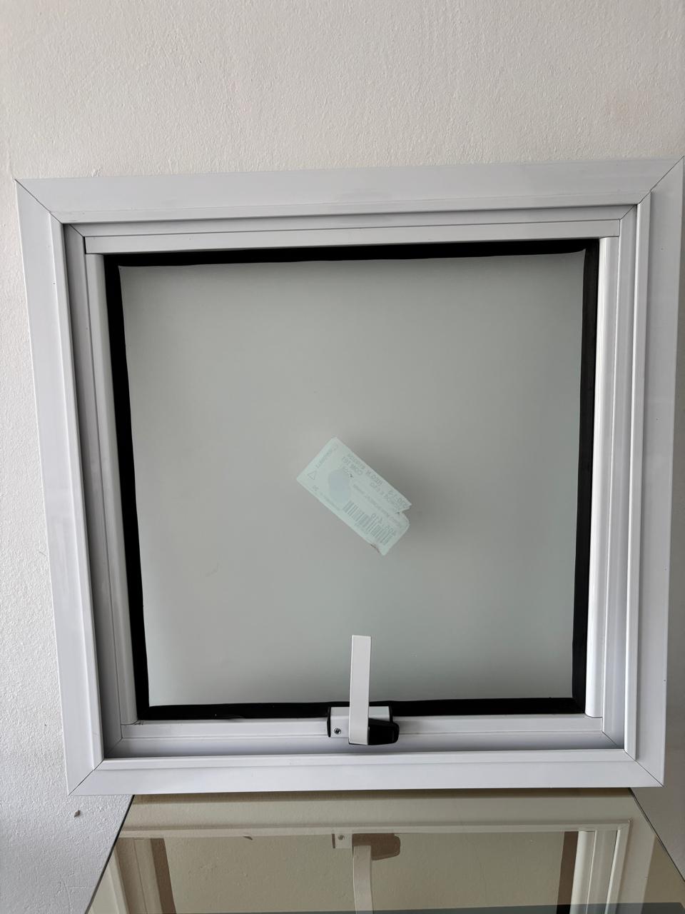 JANELA MAXIN AR ALUMÍNIO 45CM x 41CM VIDRO 4MM MINI BOREAL