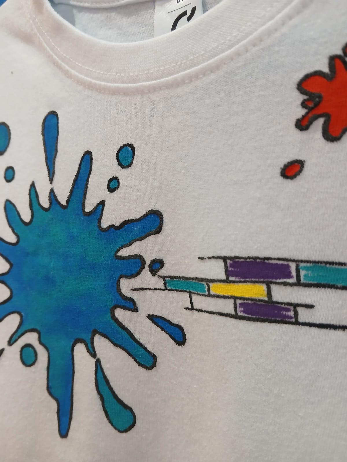 T-shirt peint à la main