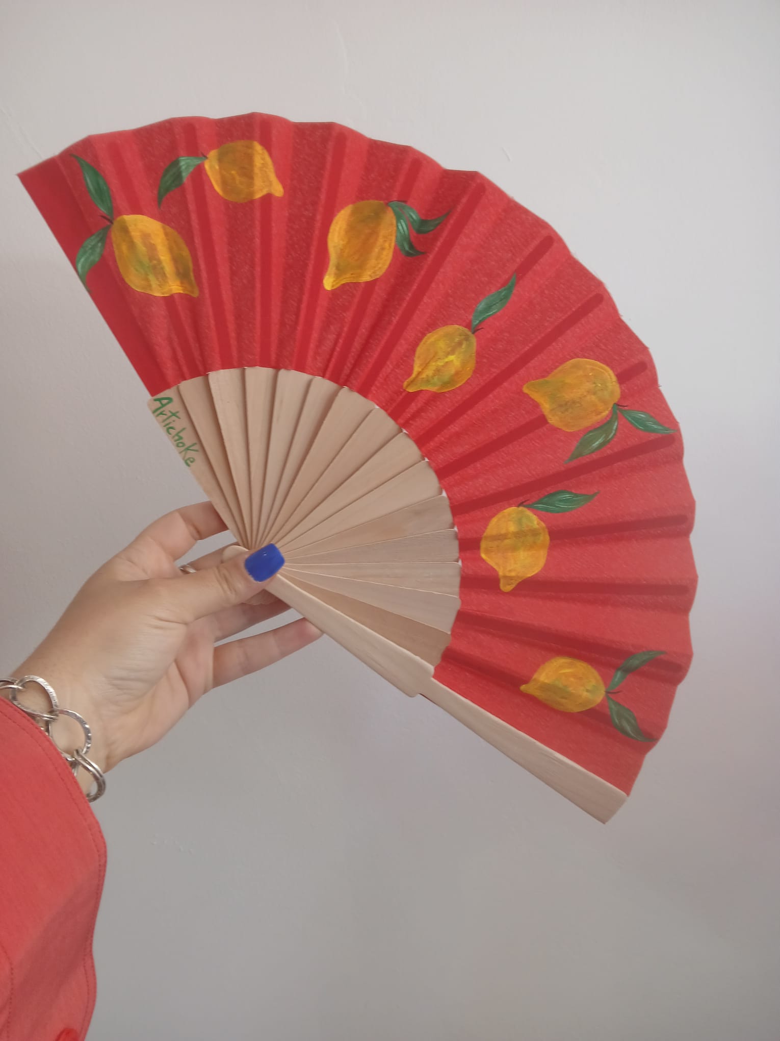 Éventail tissu peint à la main