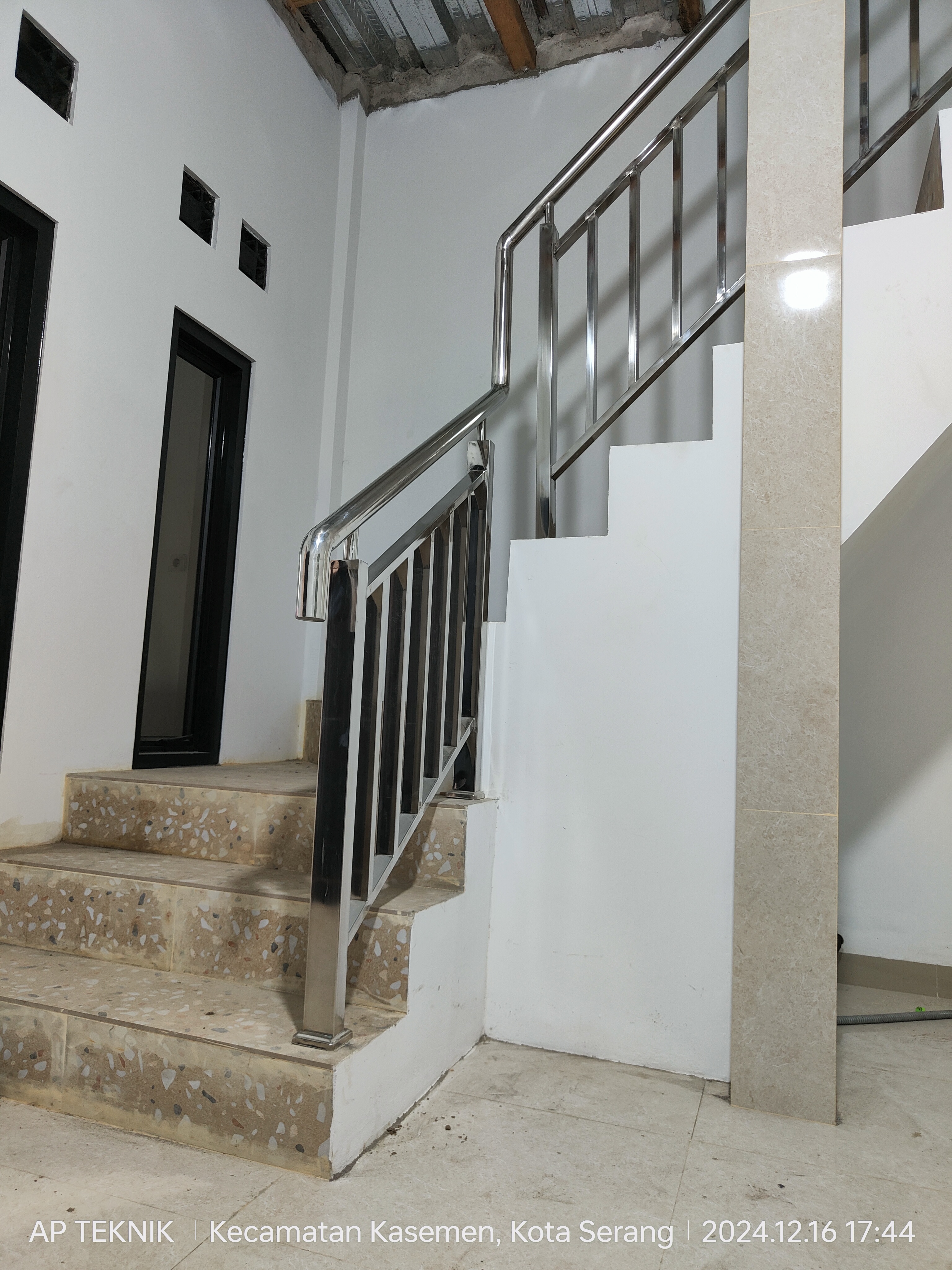 Balkon & Railing tangga minimalis stainless steel 