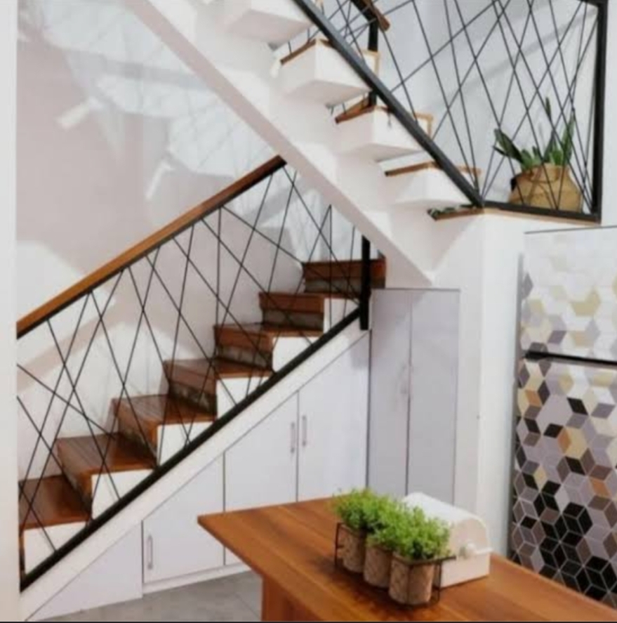 Railing tangga galvanis mic kayu