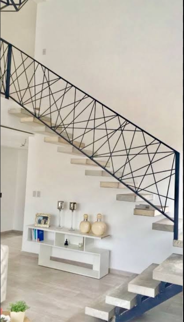 Railing tangga galvanis mic kayu