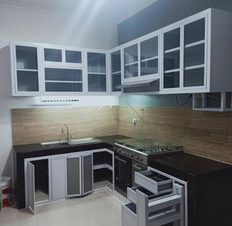 Kabinet Dapur Minimalis alumunium 