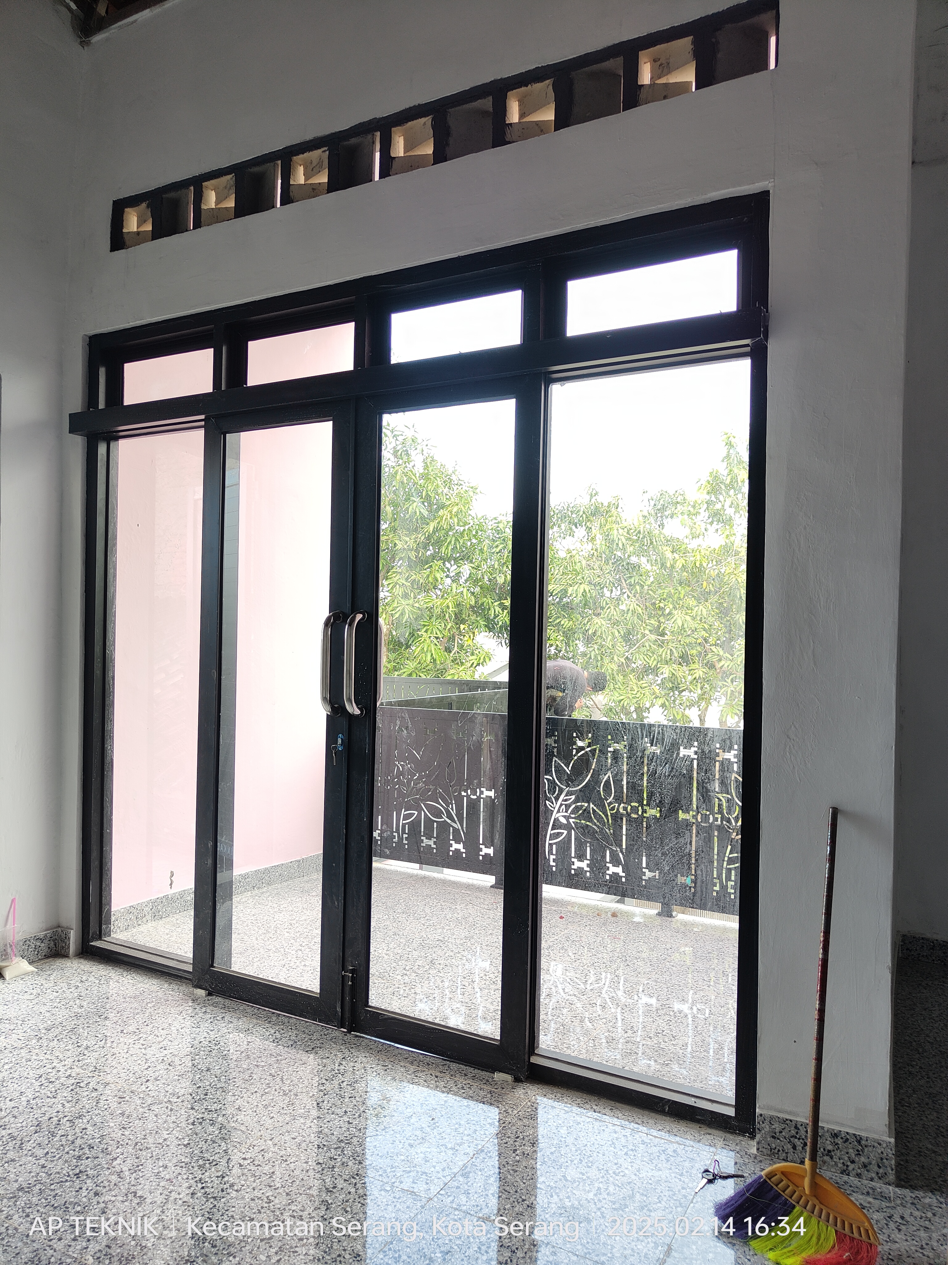 Jendela aluminium/seliding door