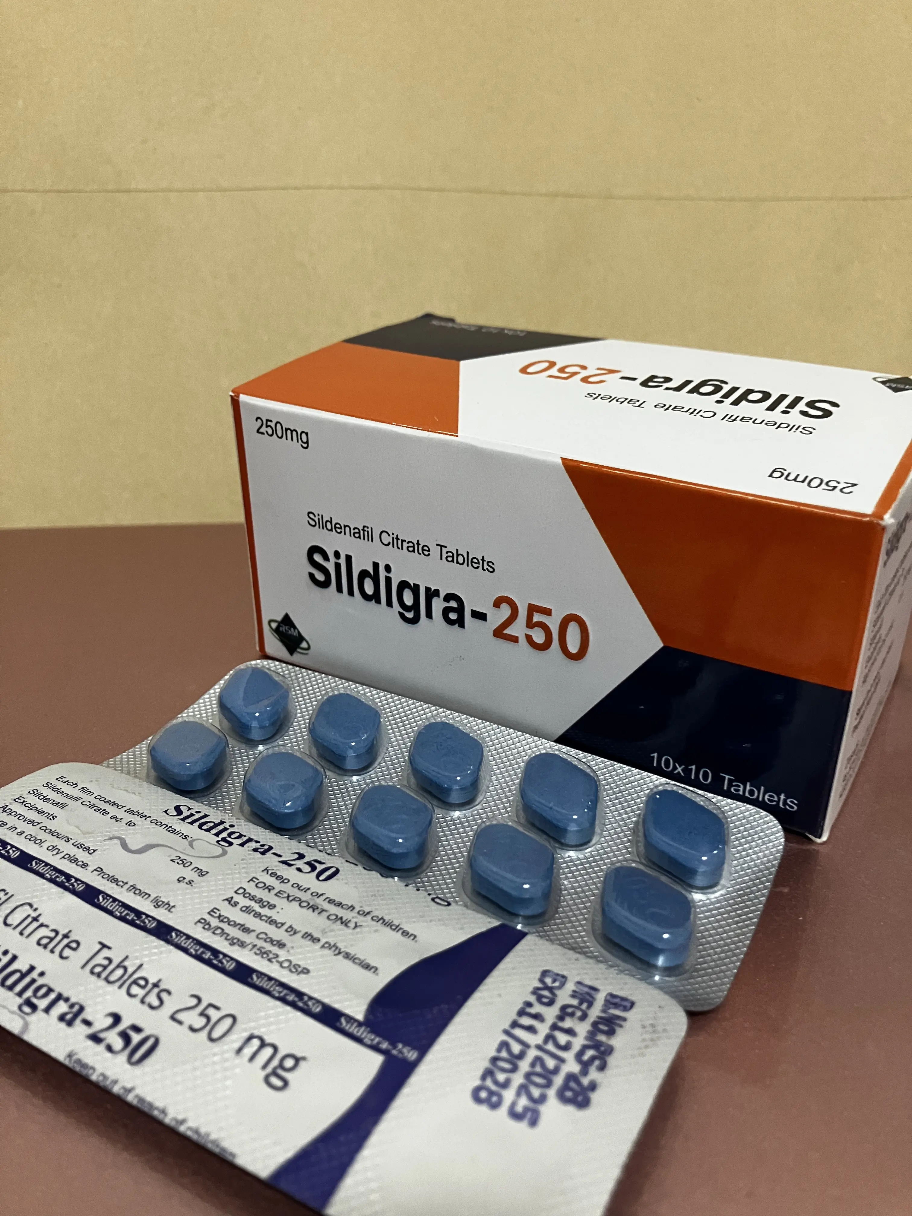 【さらに強く】【さらに男へ】【有効成分シルデナフィルがいつもの2.5倍以上で250mg】【業界内最安値を実現】シルディグラ-250 (SILDIGRA-250) - ED治療薬通販 - 10錠/シート【１シートからでも送料無料】【在庫あり】【本日ご購入の場合の配達所要日数：購入後7-9​日間】