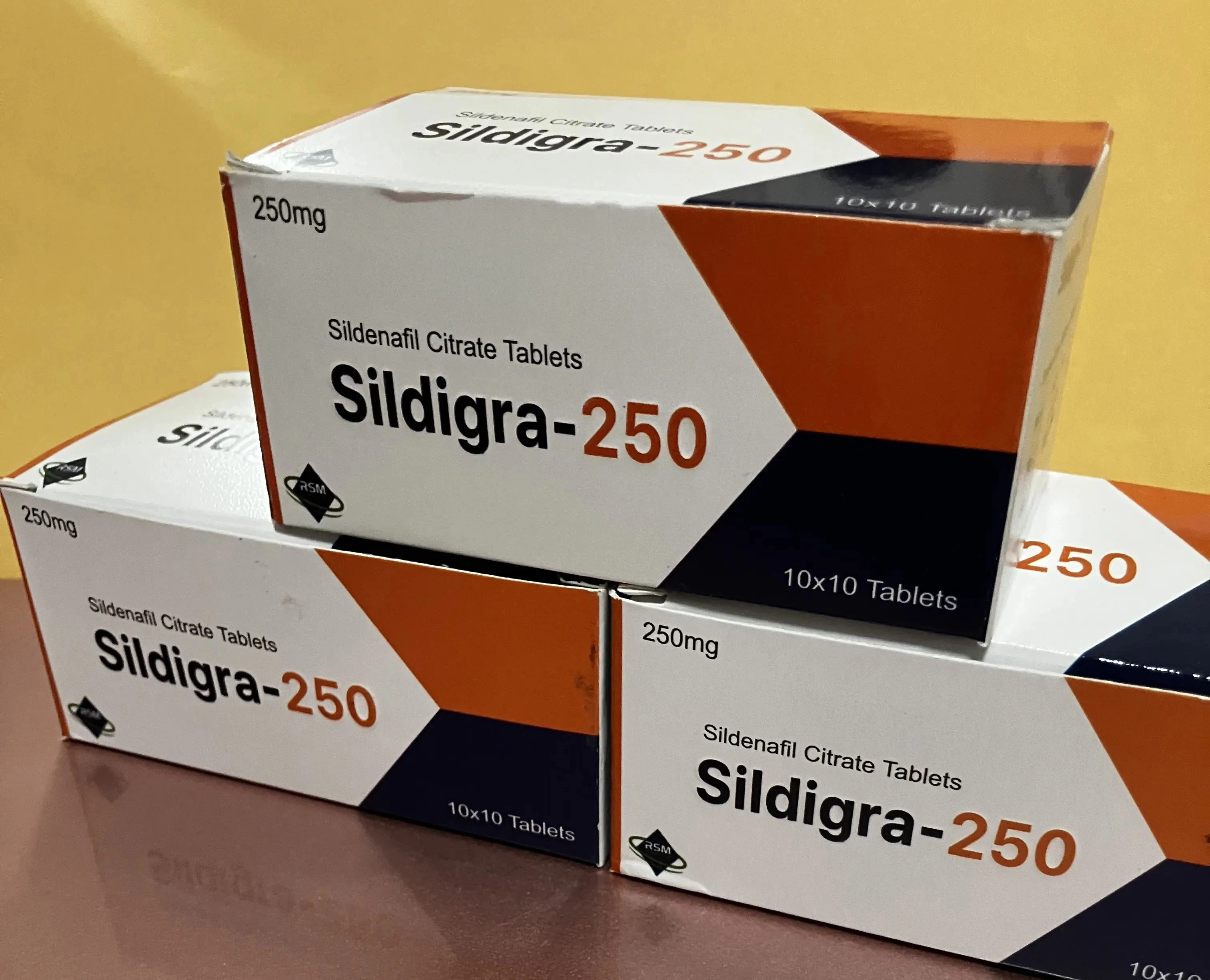 【さらに強く】【さらに男へ】【有効成分シルデナフィルがいつもの2.5倍以上で250mg】【業界内最安値を実現】シルディグラ-250 (SILDIGRA-250) - ED治療薬通販 - 10錠/シート【１シートからでも送料無料】【在庫あり】【本日ご購入の場合の配達所要日数：購入後7-9​日間】