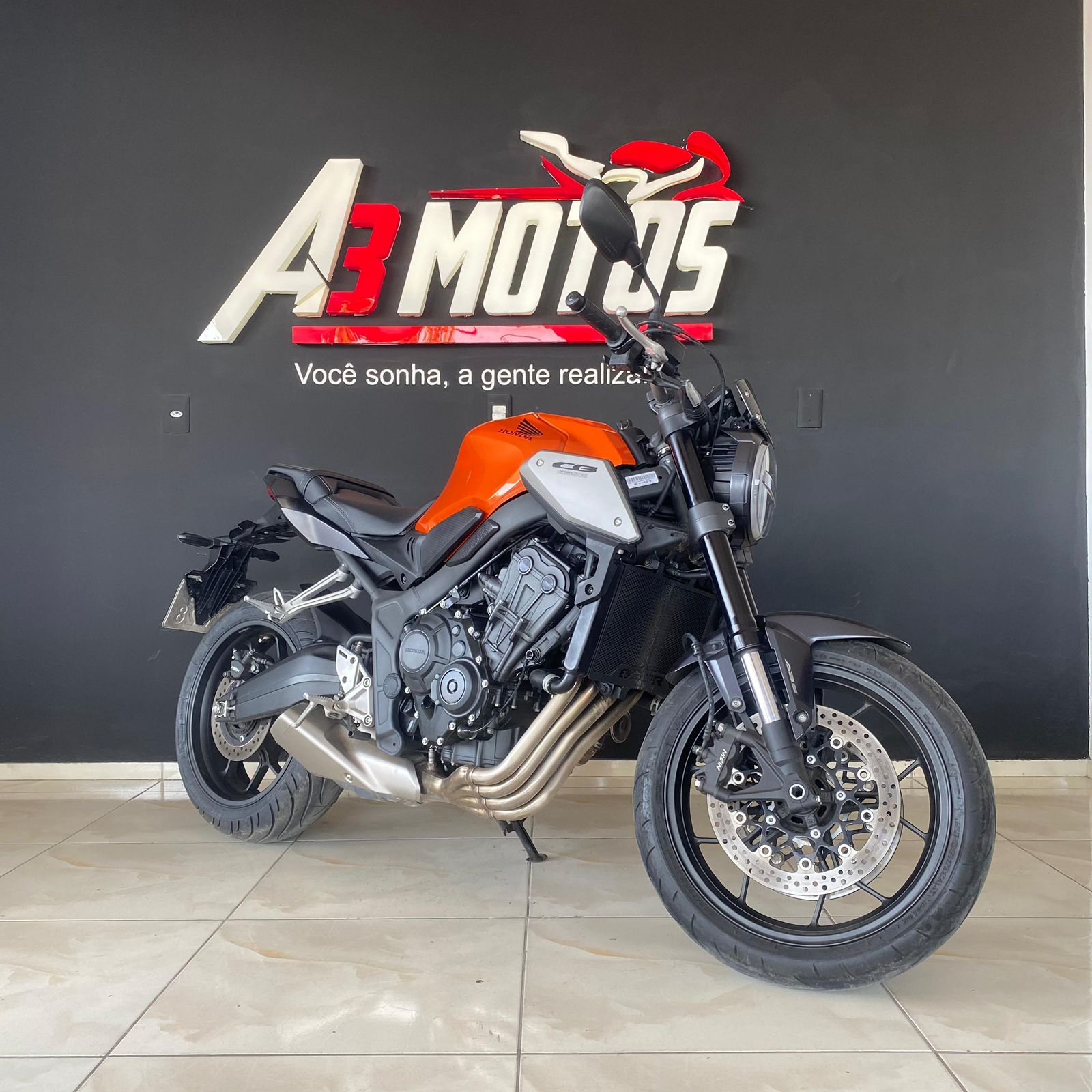 CB 650R- LARANJA