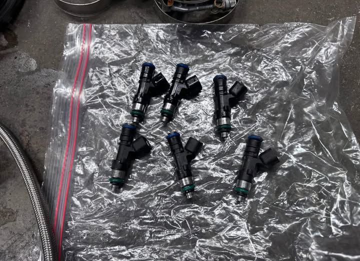 Bosch 850cc Fuel Injectors (x6) -