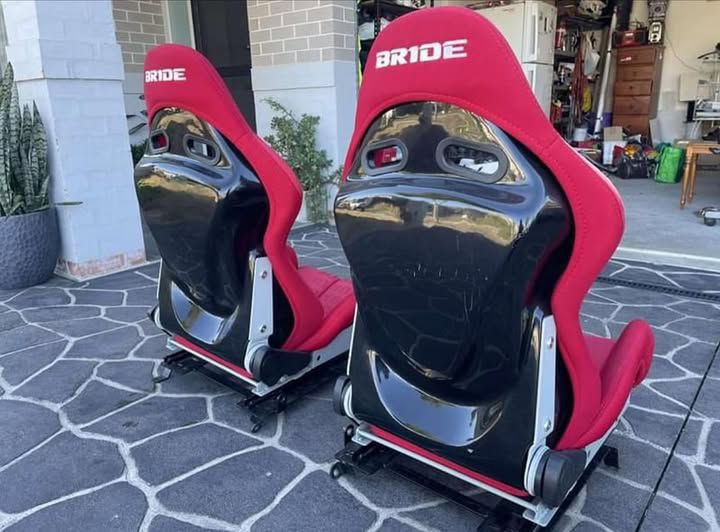 Carbonetics Bride-Style Bucket Seats with Rails - 