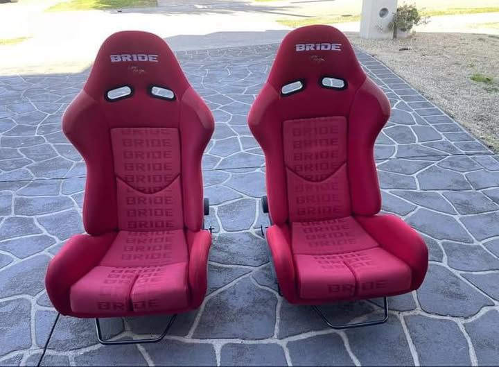 Carbonetics Bride-Style Bucket Seats with Rails - 