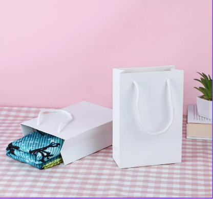 Bolsa de cartón con laminado satin color blanco