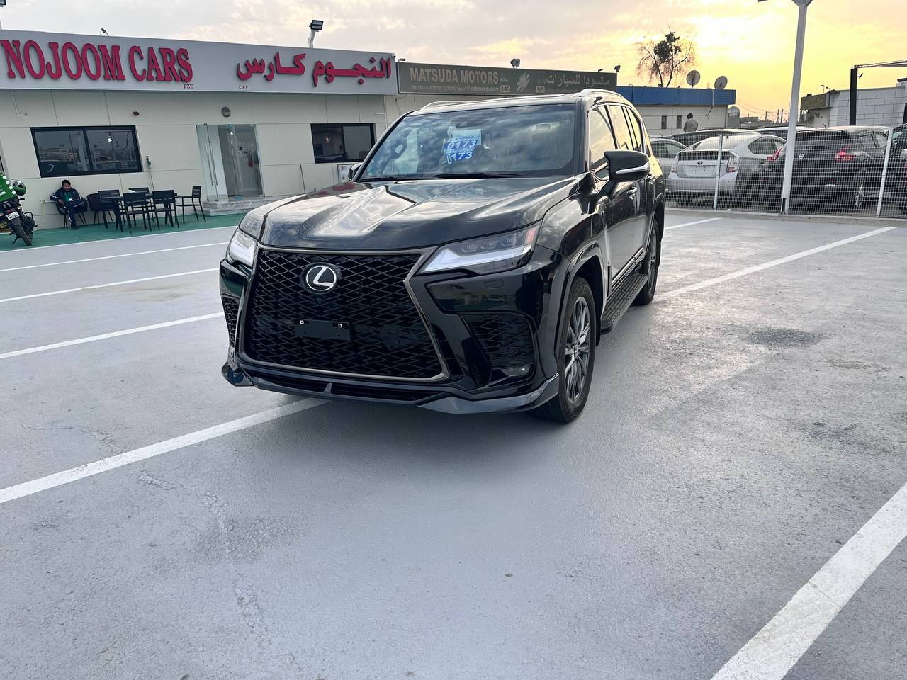 LUXES  F SPORT LX 600 2024