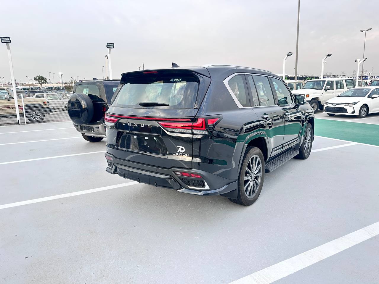 LUXES  F SPORT LX 600 2024