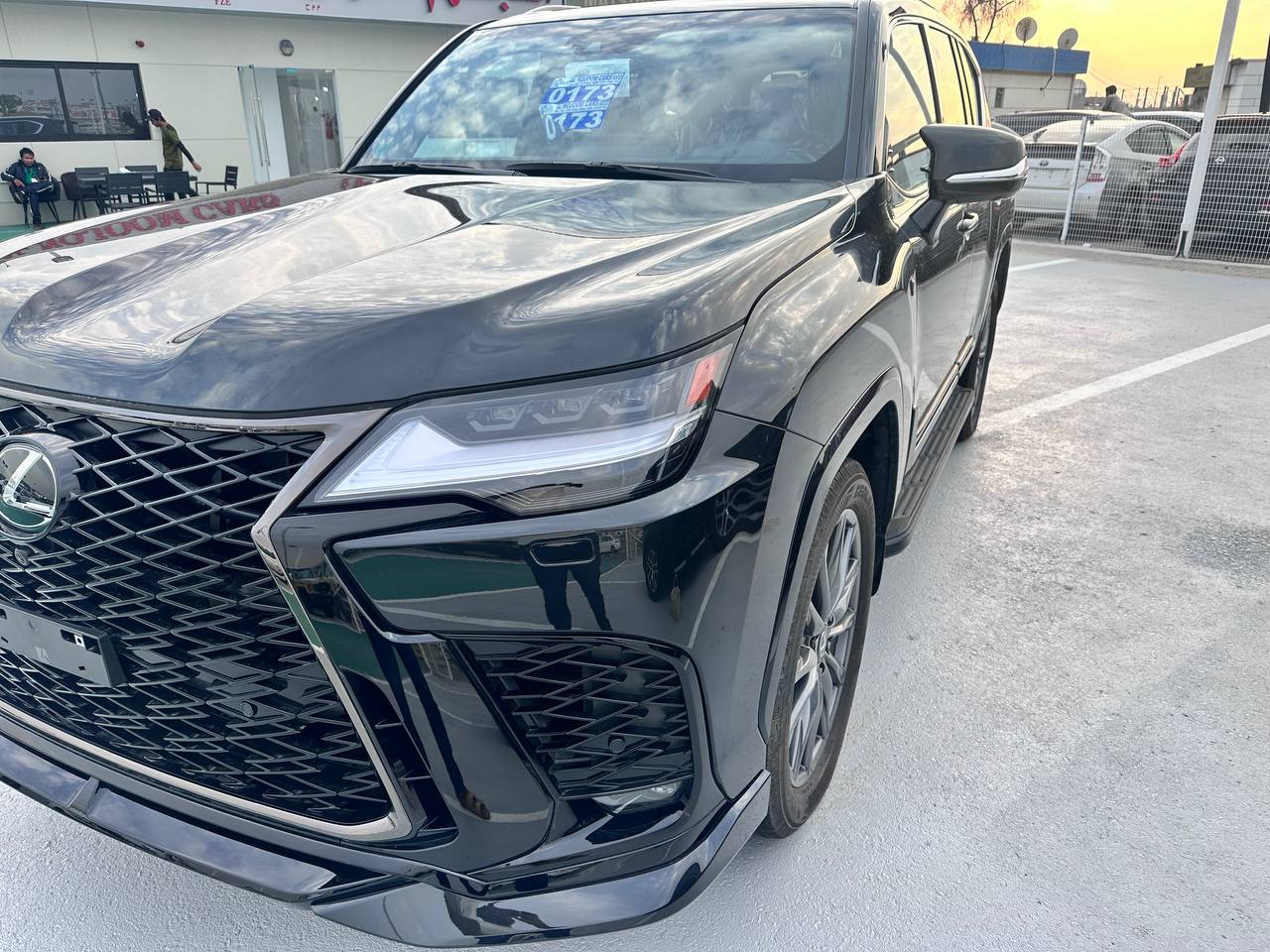 LUXES  F SPORT LX 600 2024