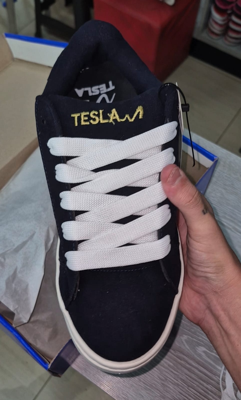 Tênis Tesla Skate Azul Marinho/Dourado/Branco
