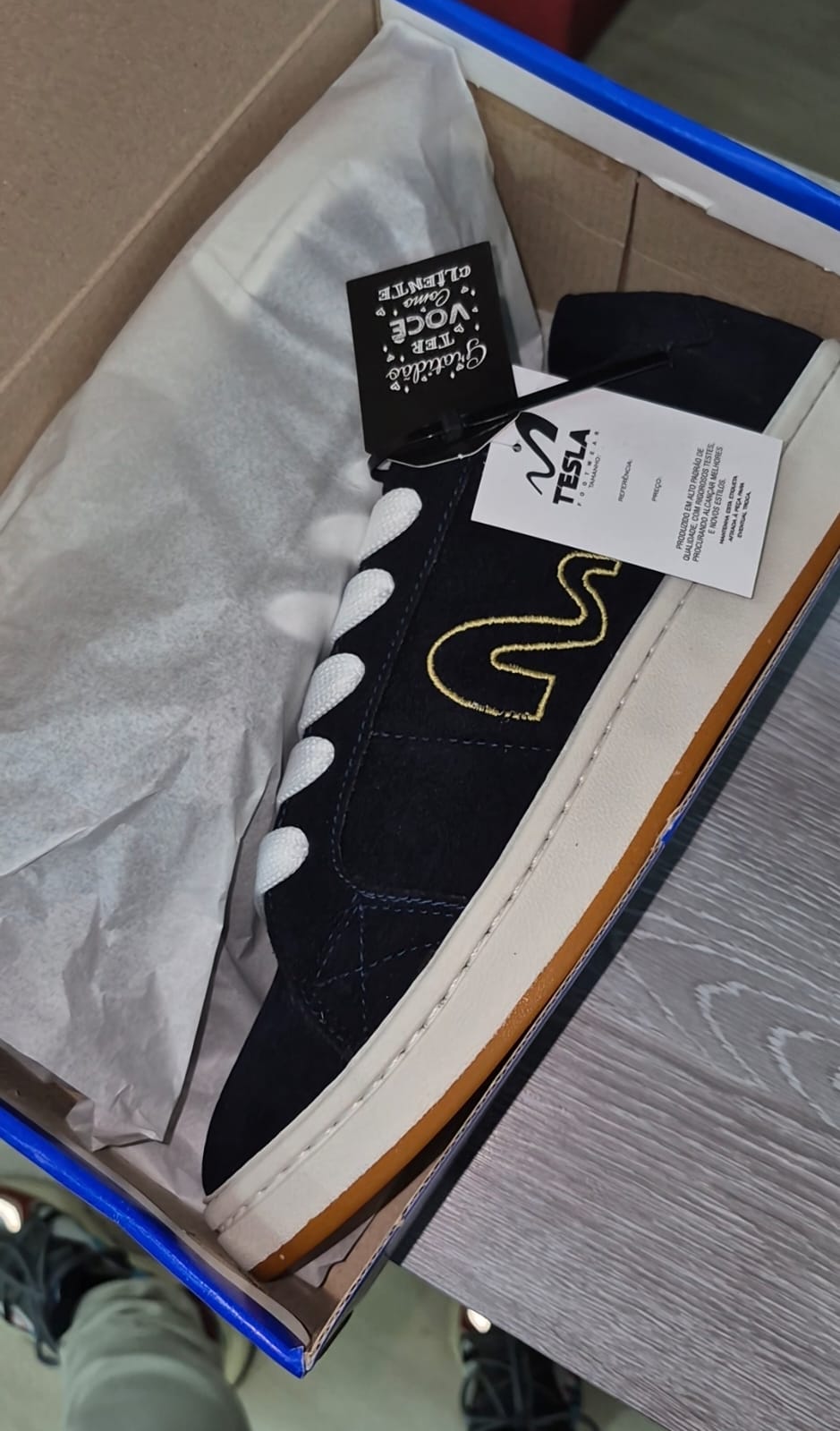 Tênis Tesla Skate Azul Marinho/Dourado/Branco