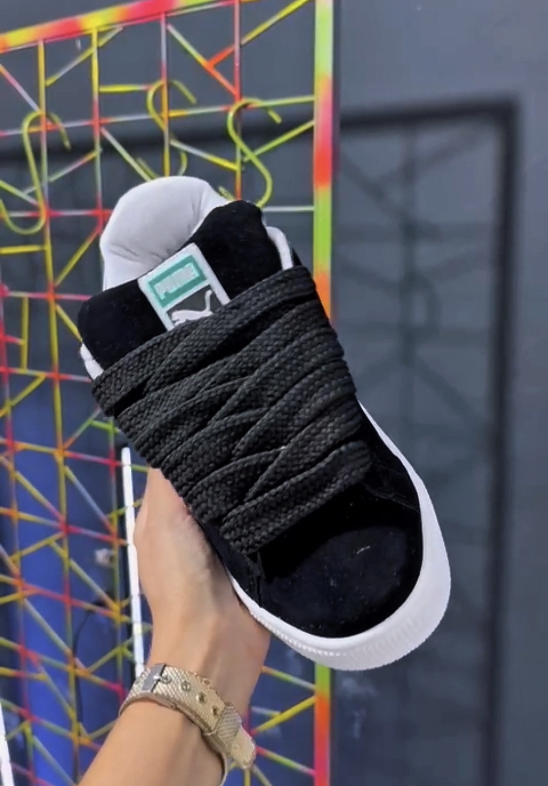 Tênis Puma Suede XL Preto/Branco/Dourado