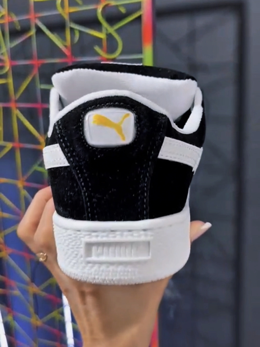 Tênis Puma Suede XL Preto/Branco/Dourado