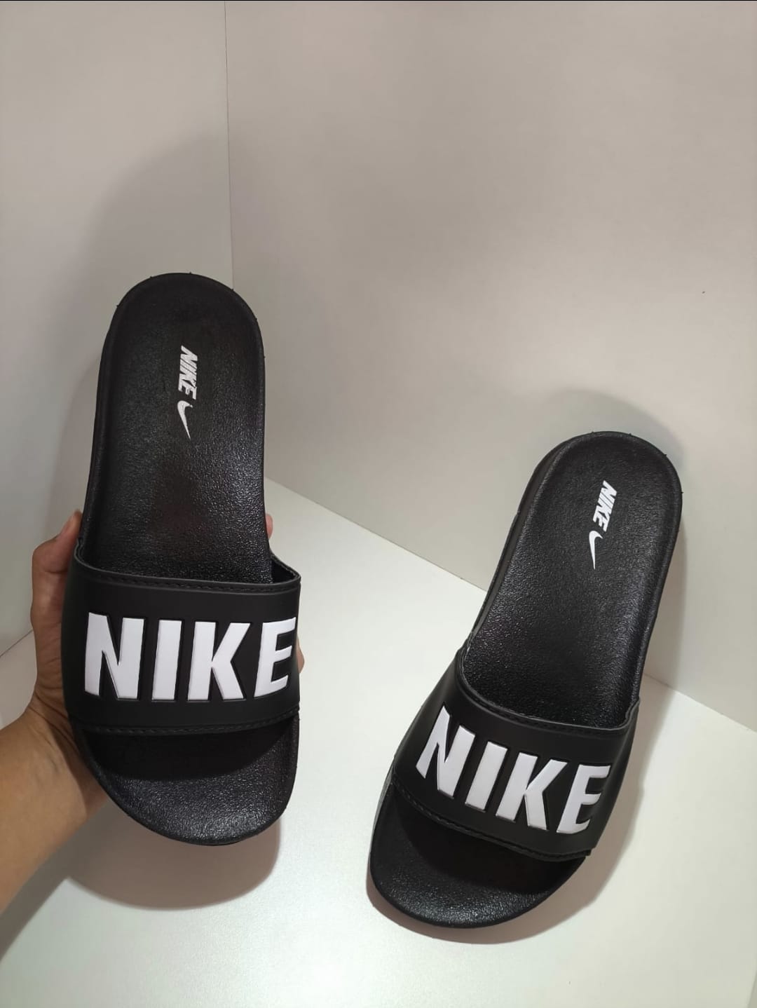 Chinelo Slide Nike Preto Branco