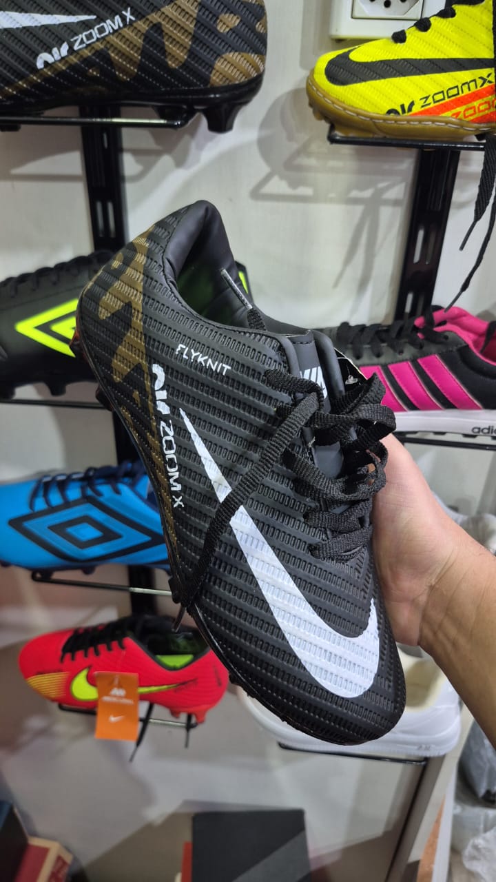 Chuteira Nike Air Zoom X Campo Preta Dourada