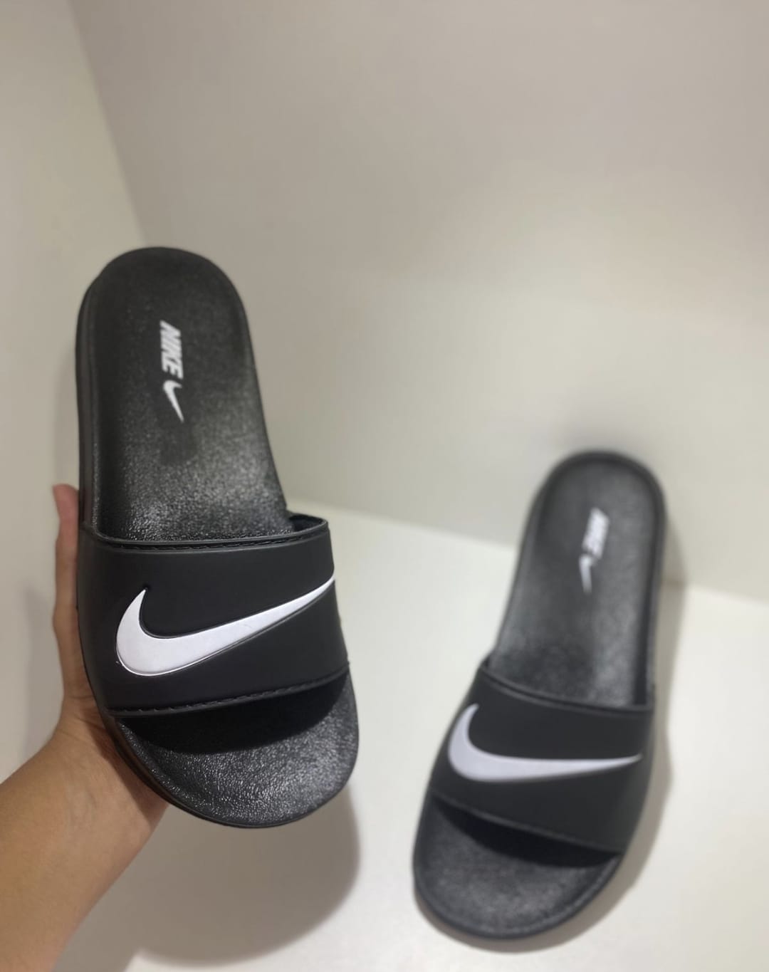Chinelo Slide Nike Preta branca