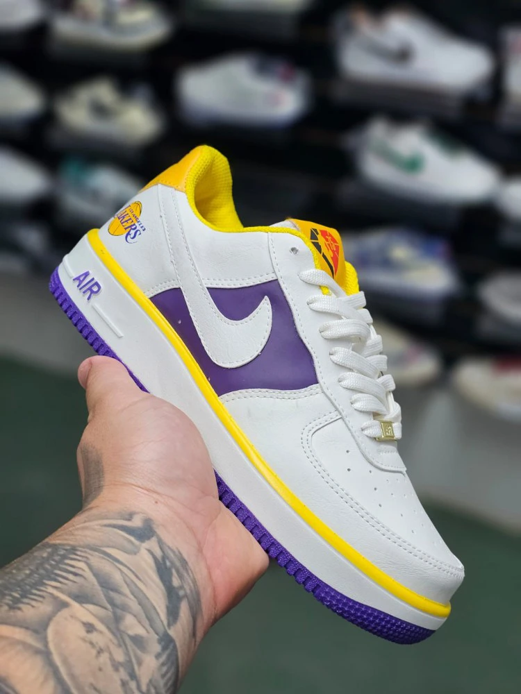 Tênis Nk Air Force 1 Lakers Branco e lilas