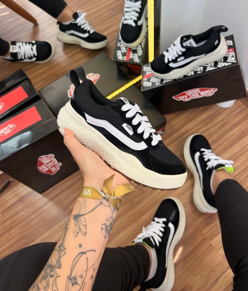 Tênis Vans Ultrarange preto Branco