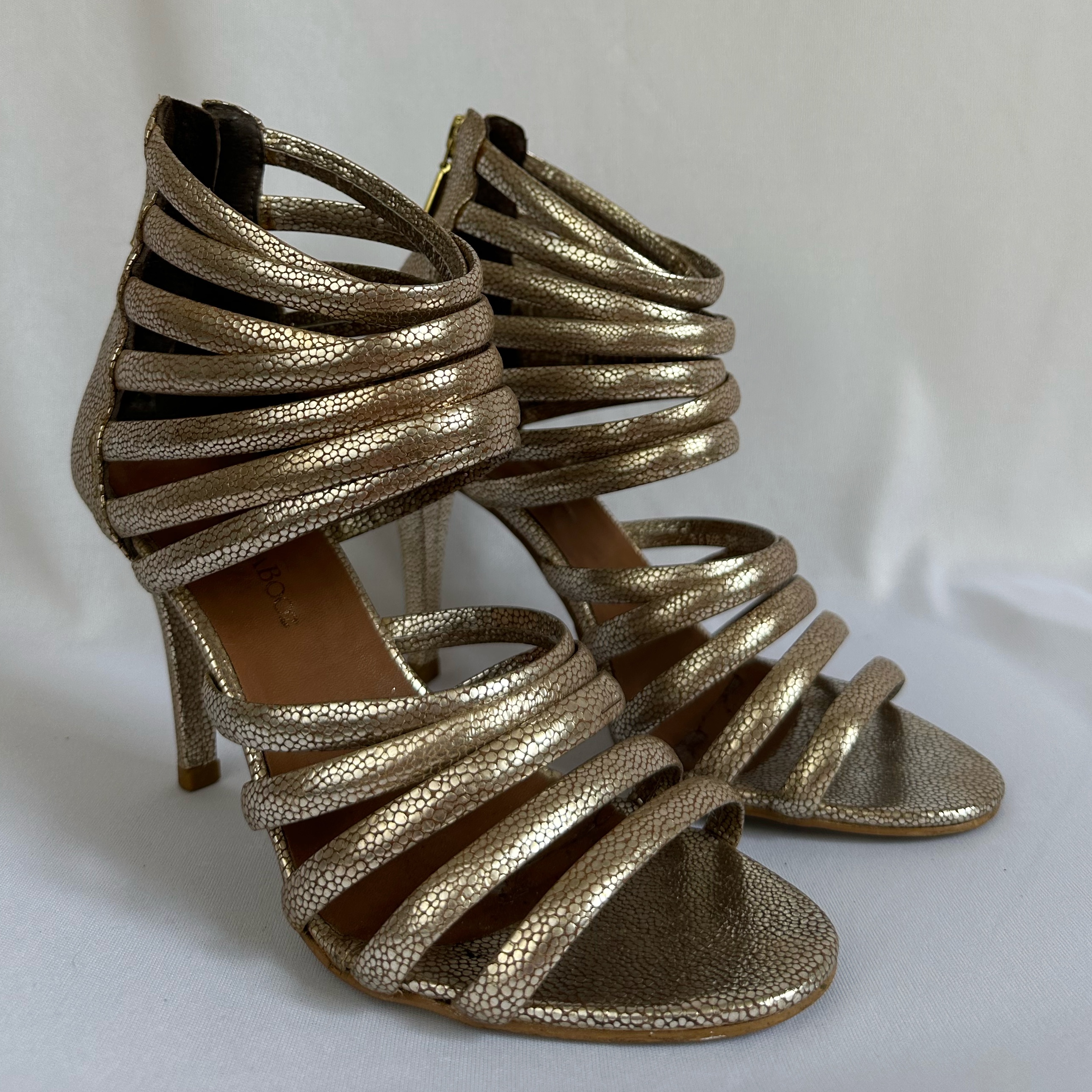 Sandália Dourada - Raphaela Booz