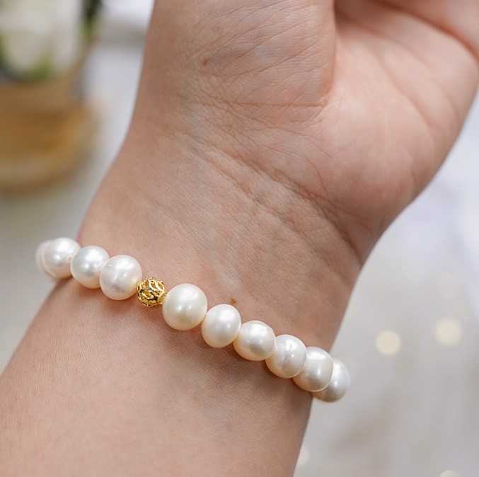 “Speak Easy" : Spell-infused Freshwater Pearl Bracelet 