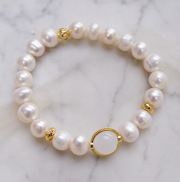 “Speak Easy" : Spell-infused Freshwater Pearl Bracelet 