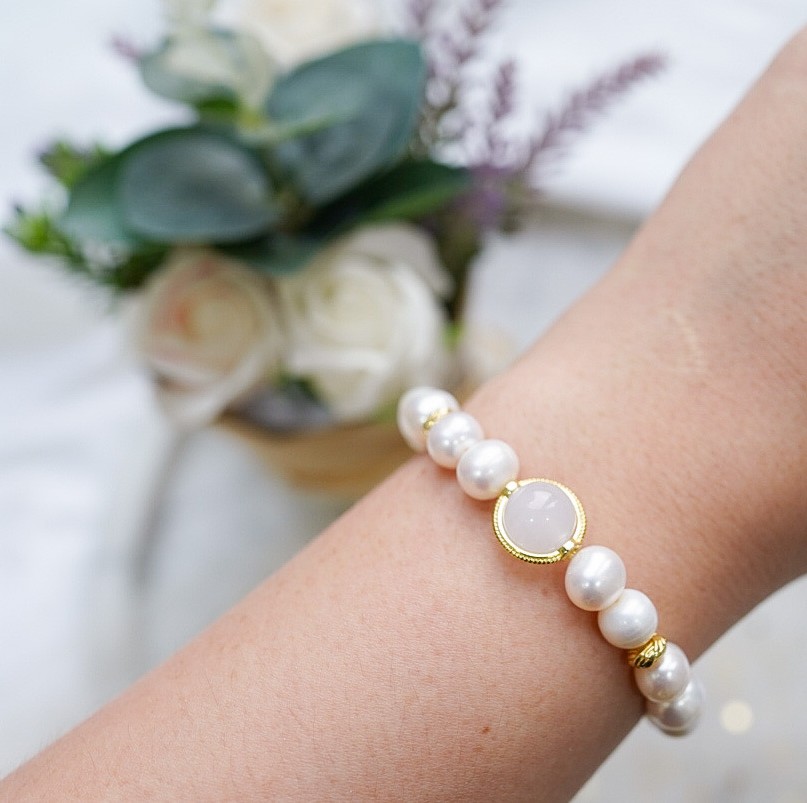 “Speak Easy" : Spell-infused Freshwater Pearl Bracelet 