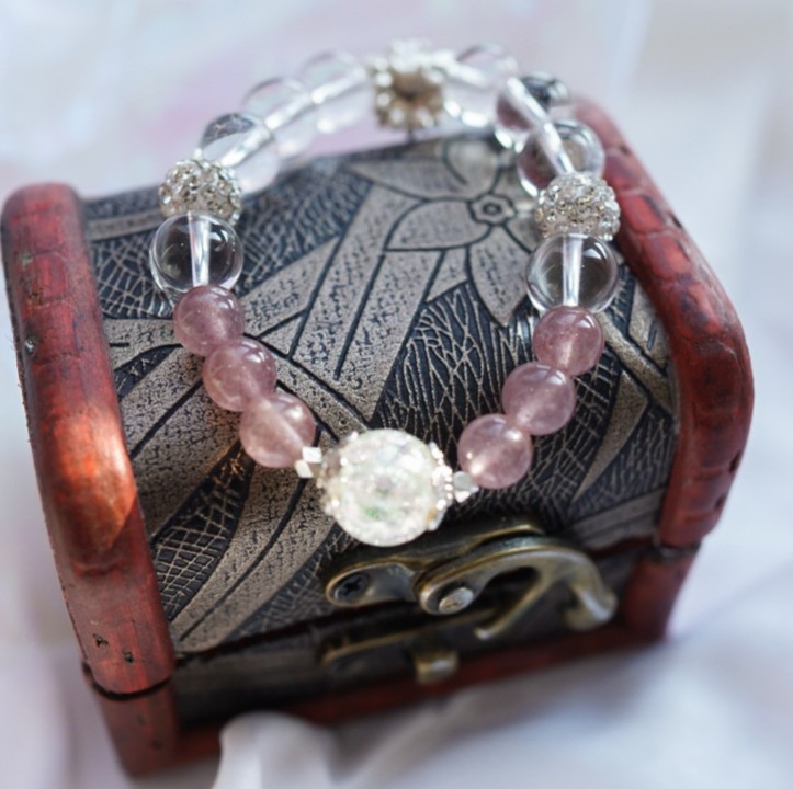 “Moonlit Rose” : Strawberry Quartz bracelet