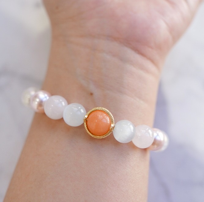 "Strawberry Love" :  Harvest Spell crystal & pearl bracelet