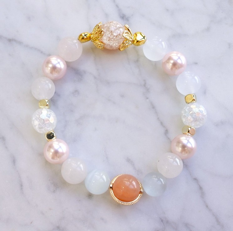 "Strawberry Love" :  Harvest Spell crystal & pearl bracelet