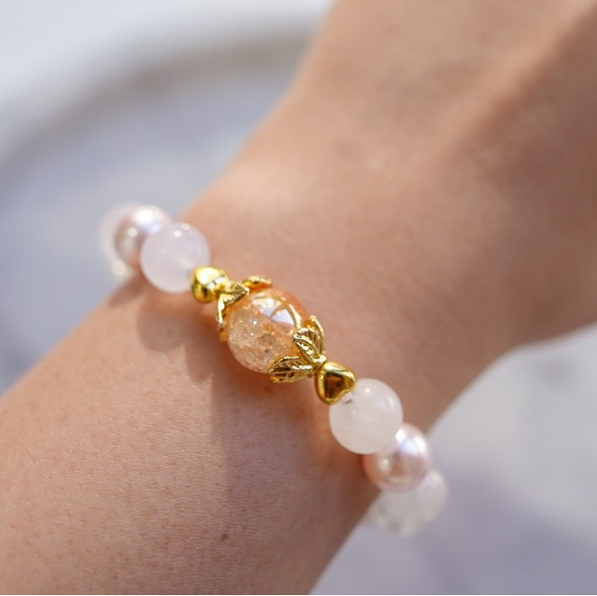 "Strawberry Love" :  Harvest Spell crystal & pearl bracelet