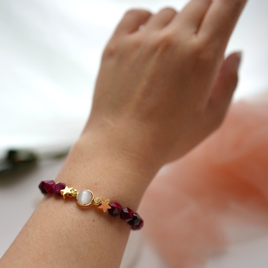 "Celestial Heart" : Cosmic Energy-infused Garnet beaded bracelet