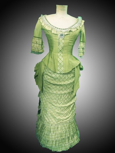 Location robe à tournure 1900