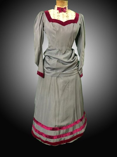 Location robe belle époque grise