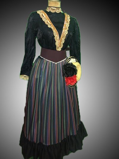 Location robe 1900 rayée