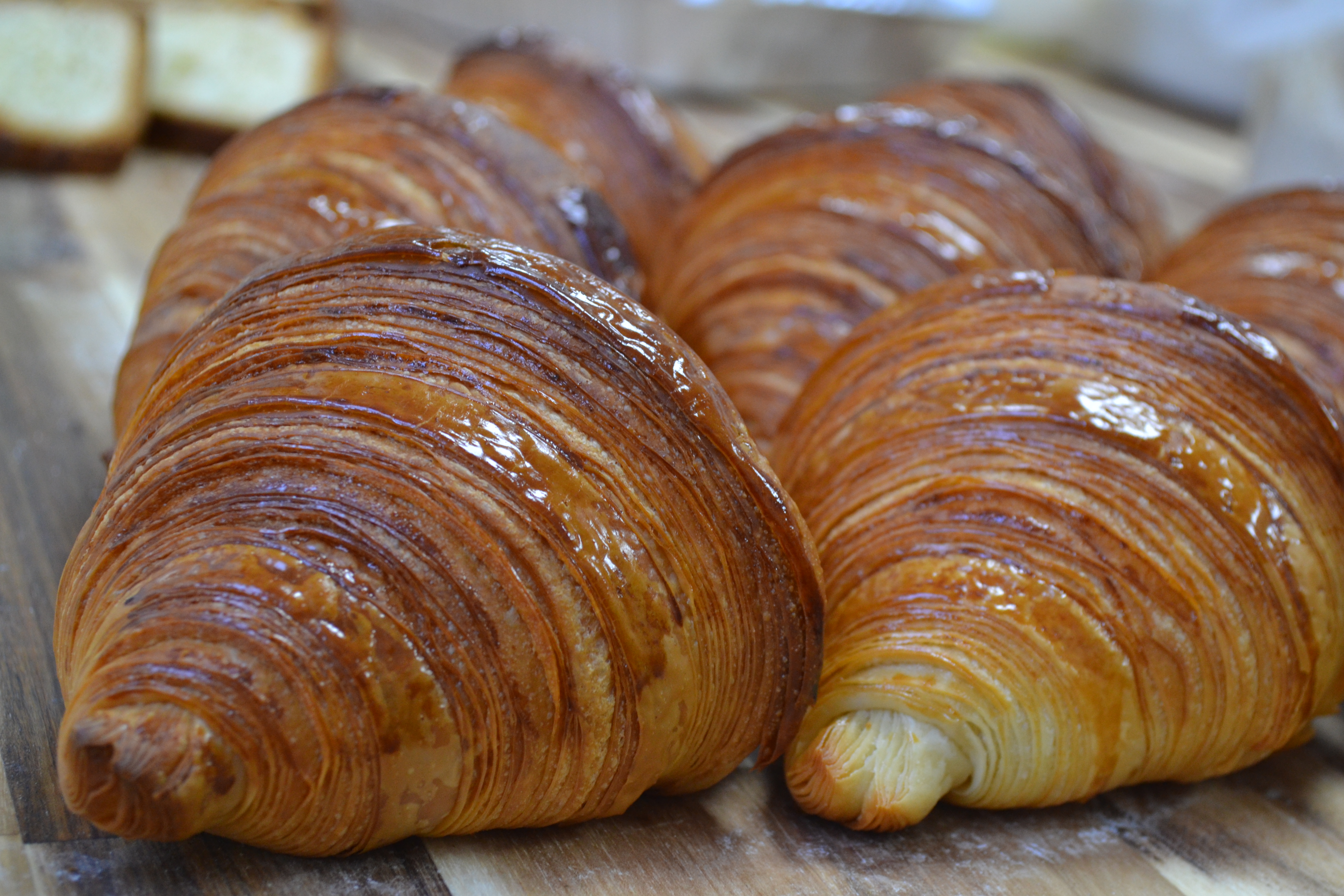 CROISSANT ARTESANO DE  MANTEQUILLA