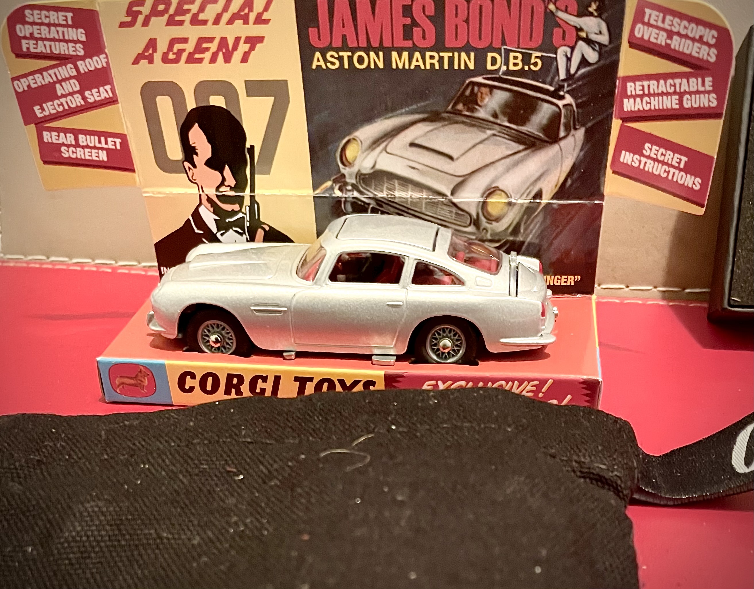 James Bond Aston Martin DB5 Model Car